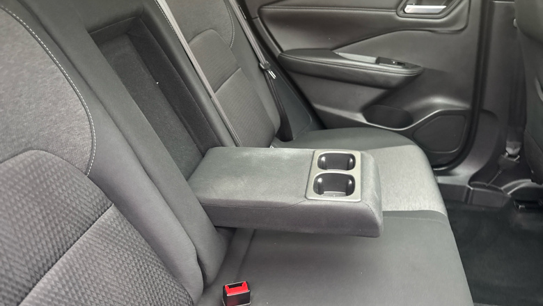 Nissan Qashqai 1.3 DiG-T MH N-Connecta 5dr Petrol Hatchback